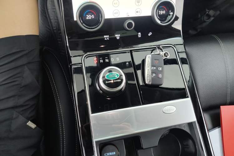 Used Land Rover Range Velar 2018 P300 S Gear Lever