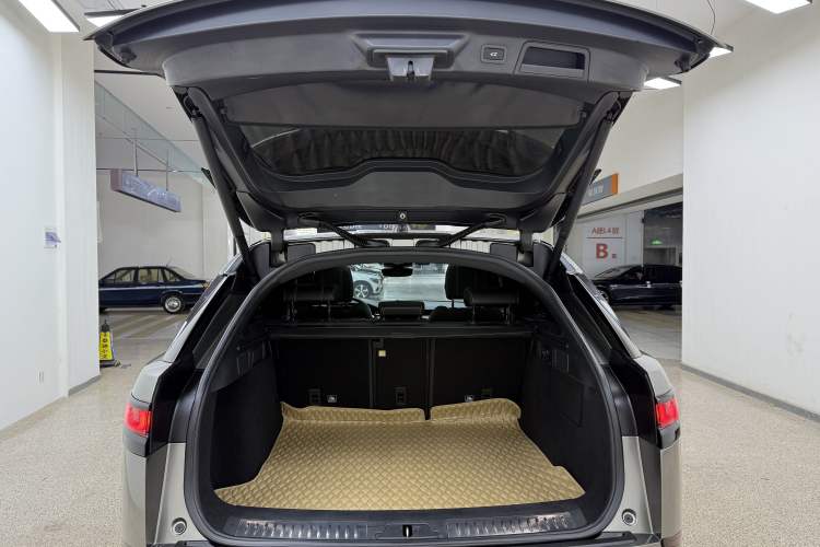 Used Land Rover Range Velar 2018 P250 S Interior 11
