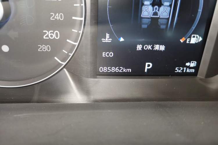 Used Land Rover Range Velar 2018 P300 R-DYNAMIC S Odometer Close Up