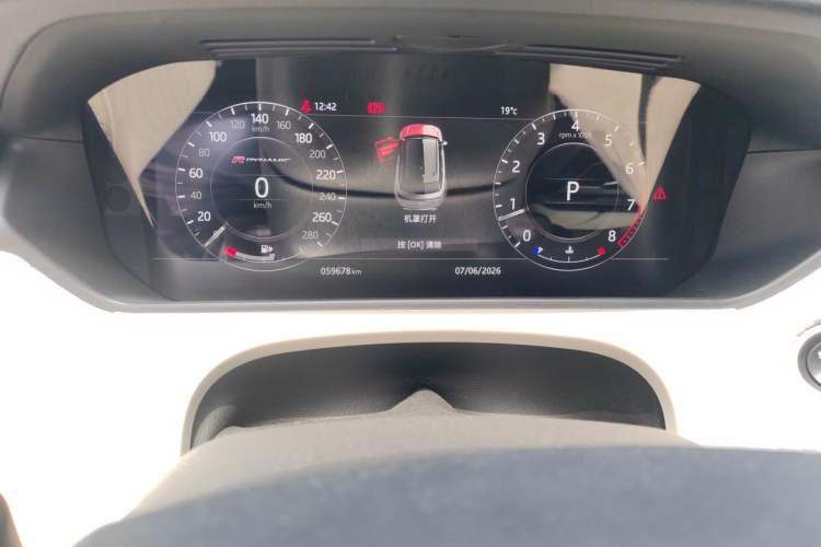 Used Land Rover Range Velar 2018 P380 R-DYNAMIC SE Odometer Close Up