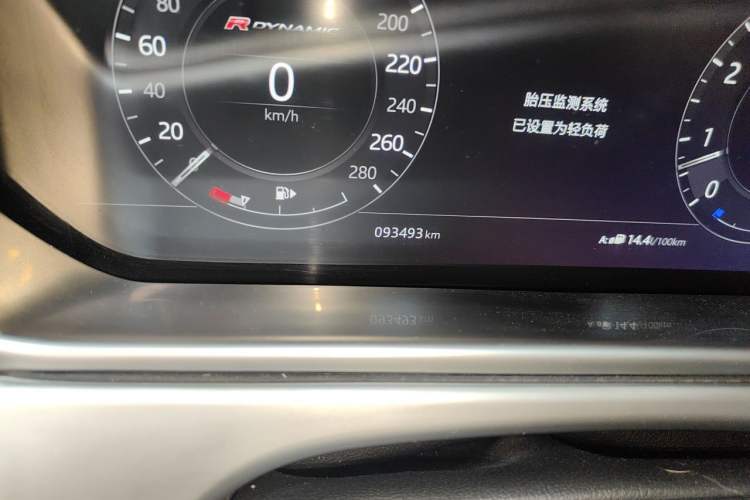 Used Land Rover Range Velar 2018 P380 R-DYNAMIC SE Odometer Close Up