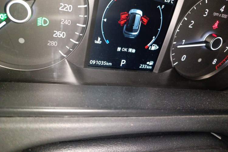 Used Land Rover Range Velar 2018 P250 S Odometer Close Up