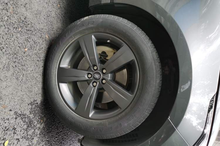 Used Land Rover Range Velar 2018 P300 R-DYNAMIC S Right Front Wheel Hub