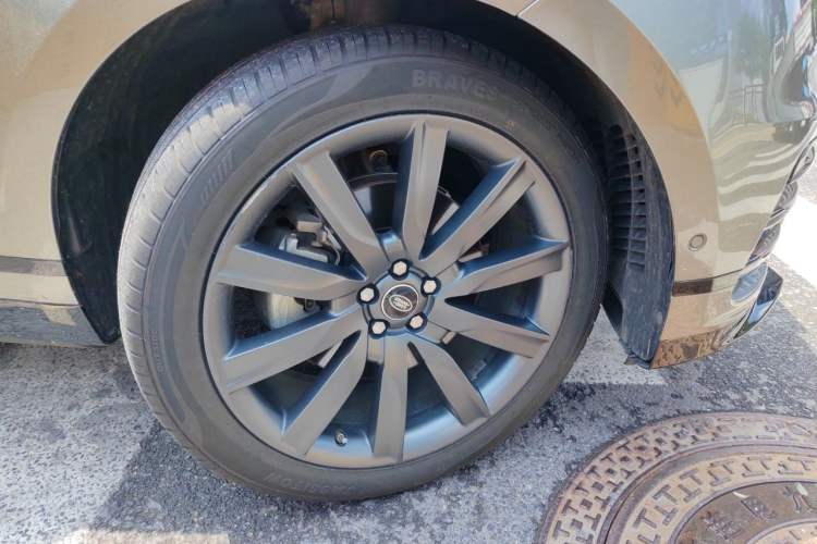 Used Land Rover Range Velar 2018 P380 R-DYNAMIC SE Right Front Wheel Hub