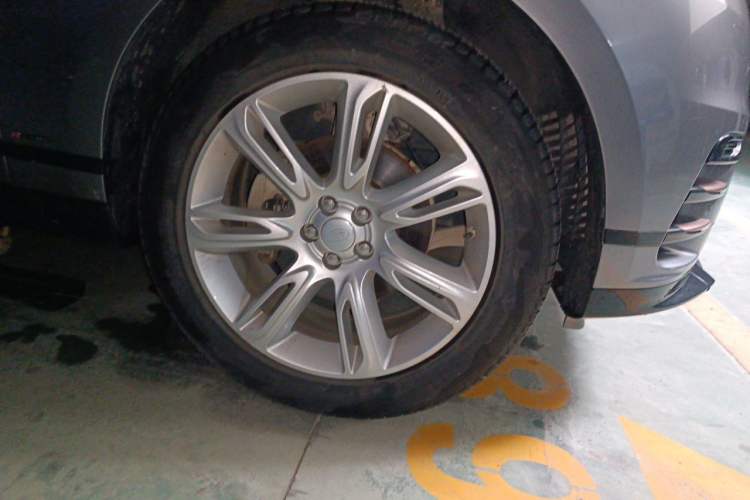 Used Land Rover Range Velar 2018 P250 S Right Front Wheel Hub