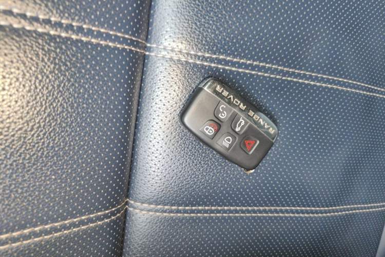 Used Land Rover Range Velar 2018 P380 R-DYNAMIC SE Vehicle Key