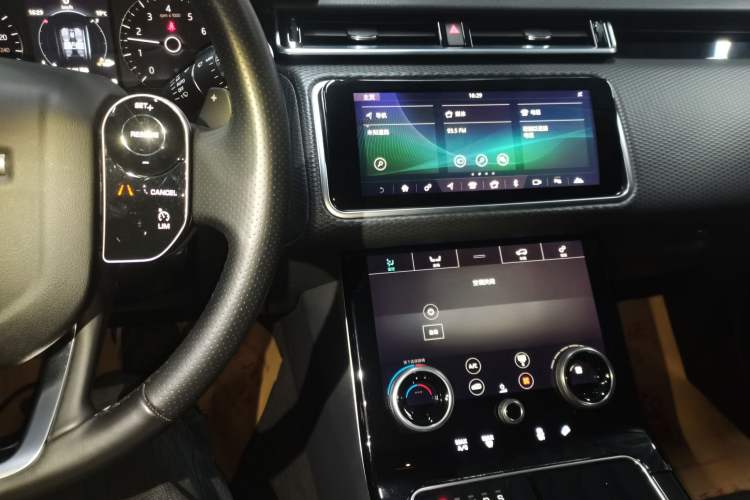 Used Land Rover Range Velar 2018 P300 S Audio And AC Panel