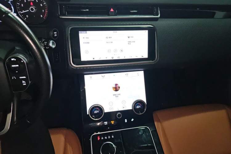 Used Land Rover Range Velar 2018 P250 S Audio And AC Panel