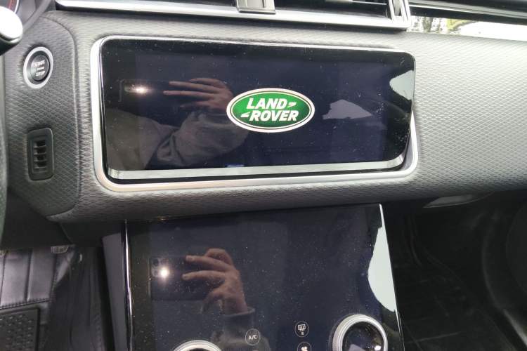 Used Land Rover Range Velar 2018 P300 S Audio And AC Panel
