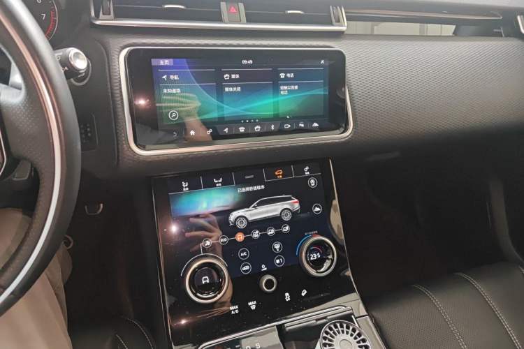 Used Land Rover Range Velar 2018 P250 S Audio And AC Panel