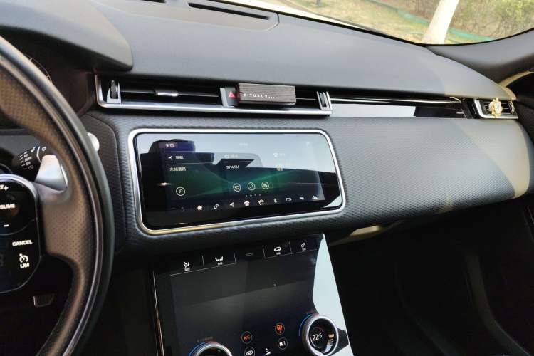 Used Land Rover Range Velar 2018 P250 S Audio And AC Panel