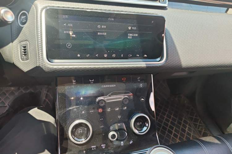 Used Land Rover Range Velar 2018 P250 S Audio And AC Panel