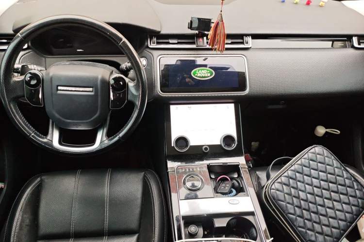 Used Land Rover Range Velar 2018 P250 S Center Console