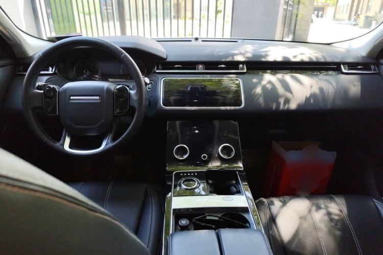 Used Land Rover Range Velar 2018 P250 S Center Console