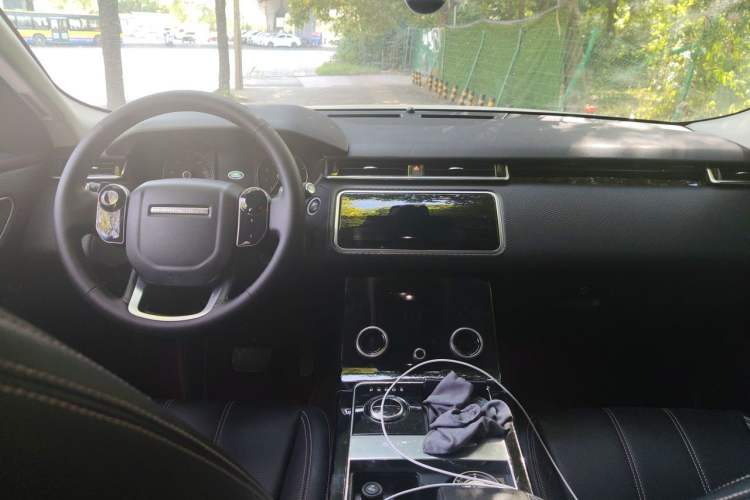 Used Land Rover Range Velar 2018 P380 S Center Console