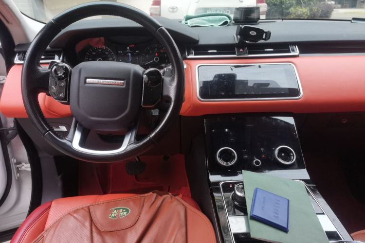Used Land Rover Range Velar 2018 P300 S Center Console