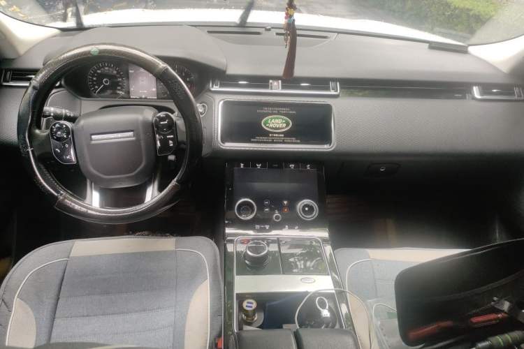 Used Land Rover Range Velar 2018 P250 S Center Console