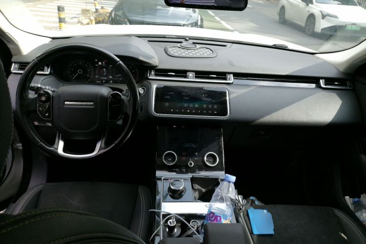 Used Land Rover Range Velar 2018 P250 S Center Console