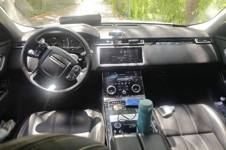 Used Land Rover Range Velar 2018 P250 S Center Console