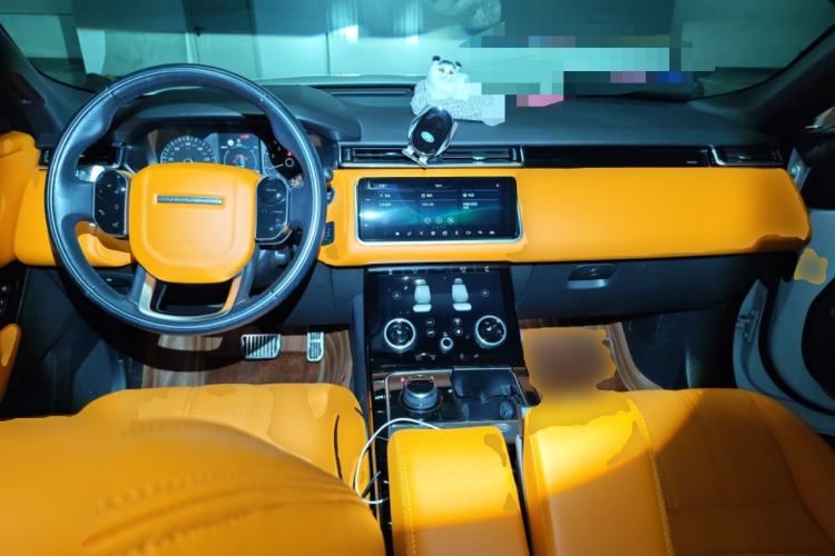 Used Land Rover Range Velar 2018 P250 S Center Console