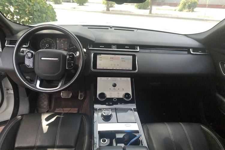 Used Land Rover Range Velar 2018 P250 S Center Console