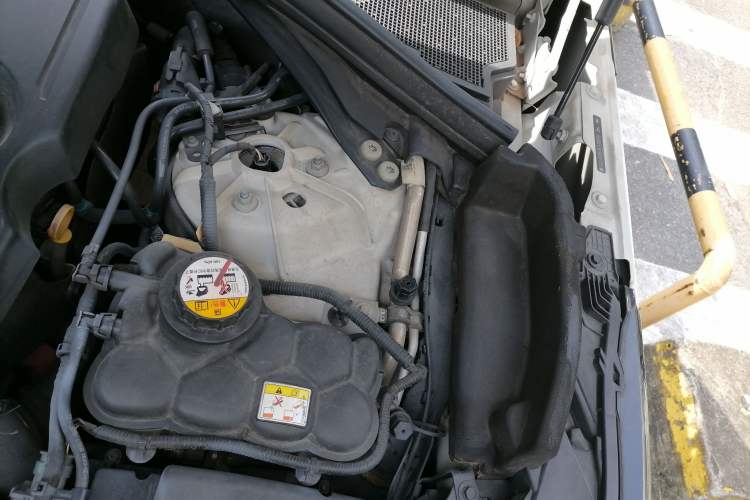 Used Land Rover Range Velar 2018 P250 S Engine Bay Left