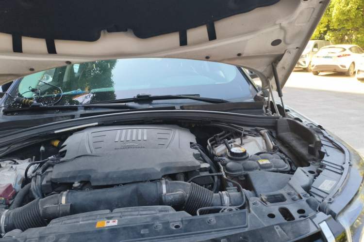 Used Land Rover Range Velar 2018 P380 S Engine Bay Left