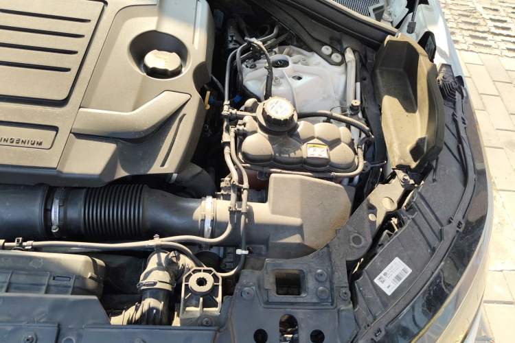 Used Land Rover Range Velar 2018 P250 S Engine Bay Left