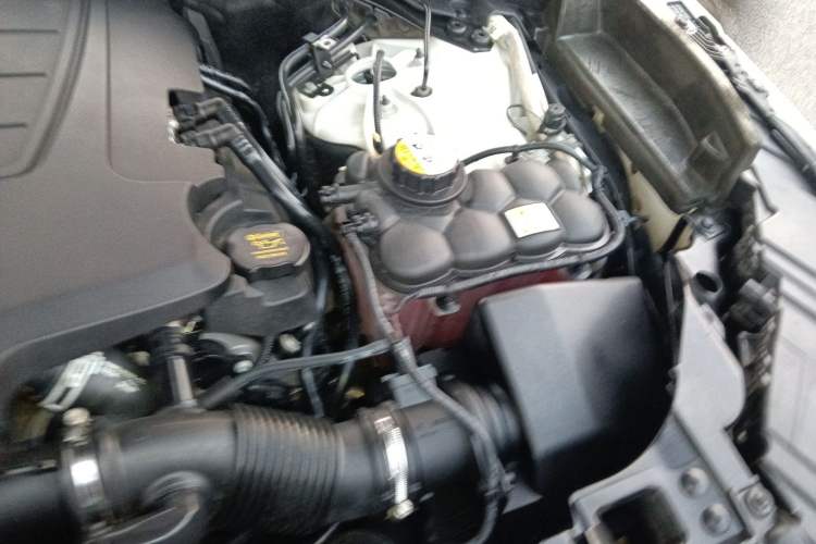 Used Land Rover Range Velar 2018 P380 S Engine Bay Left