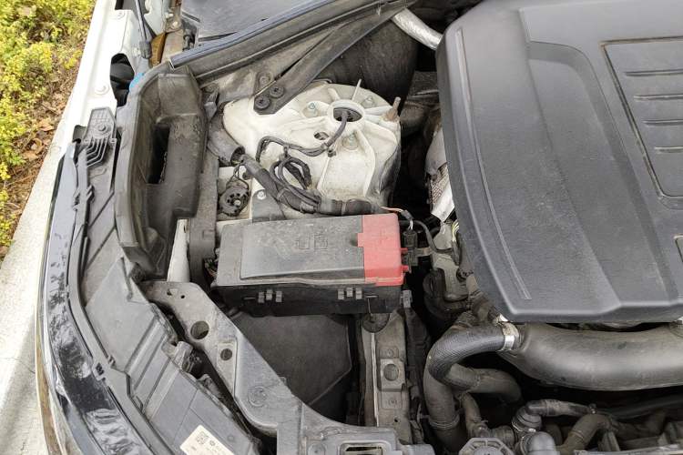 Used Land Rover Range Velar 2018 P300 S Engine Bay Right