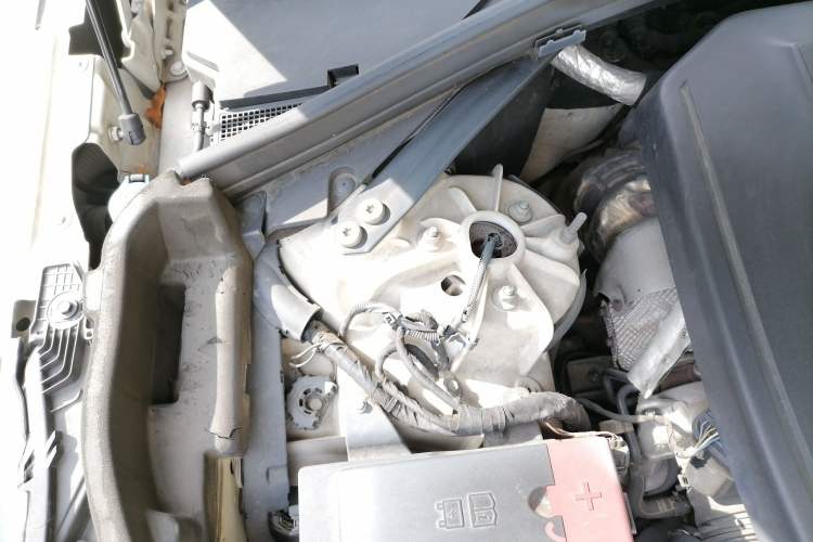 Used Land Rover Range Velar 2018 P250 S Engine Bay Right