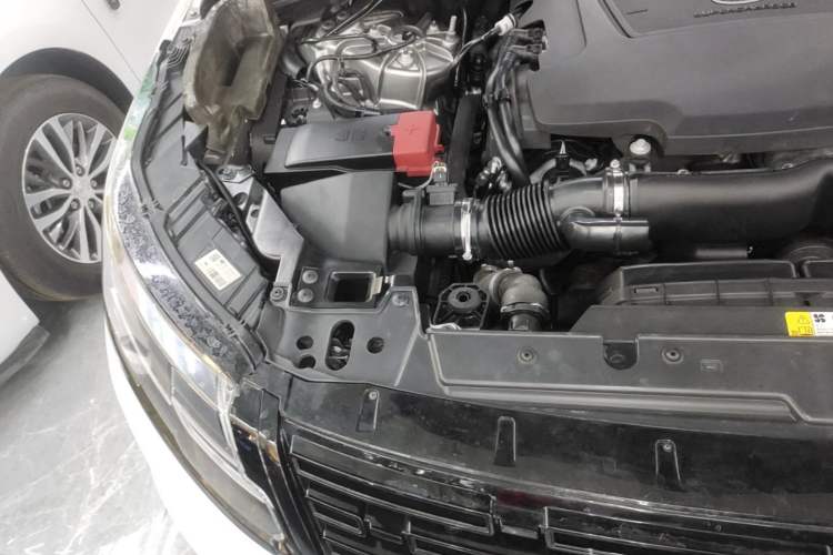 Used Land Rover Range Velar 2018 P380 R-DYNAMIC SE Engine Bay Right