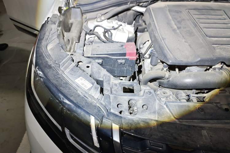 Used Land Rover Range Velar 2018 P250 S Engine Bay Right