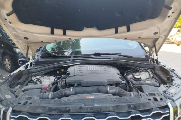 Used Land Rover Range Velar 2018 P380 S Engine Bay