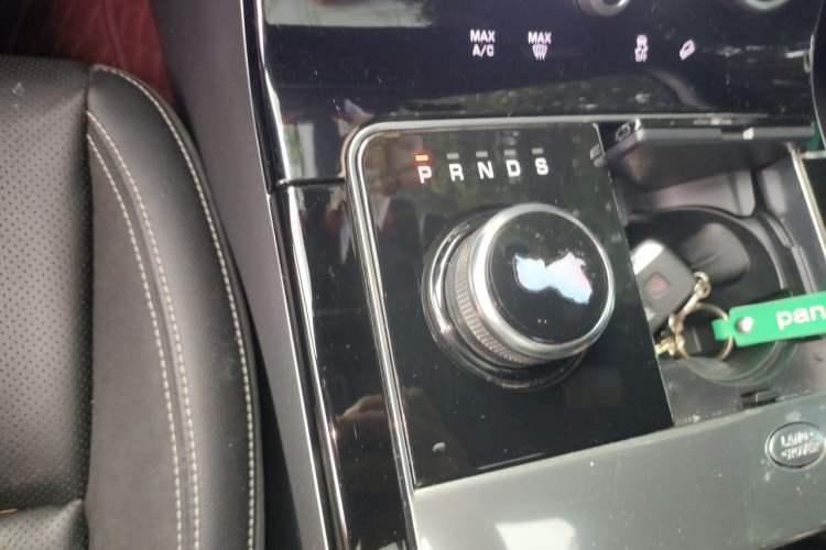 Used Land Rover Range Velar 2018 P300 R-DYNAMIC S Gear Lever
