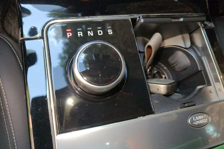 Used Land Rover Range Velar 2018 P380 R-DYNAMIC SE Gear Lever