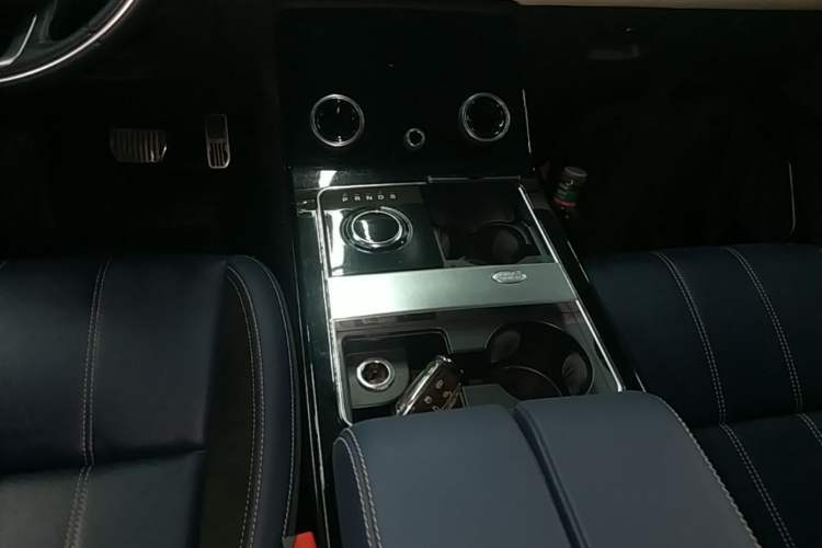 Used Land Rover Range Velar 2018 P380 R-DYNAMIC SE Gear Lever