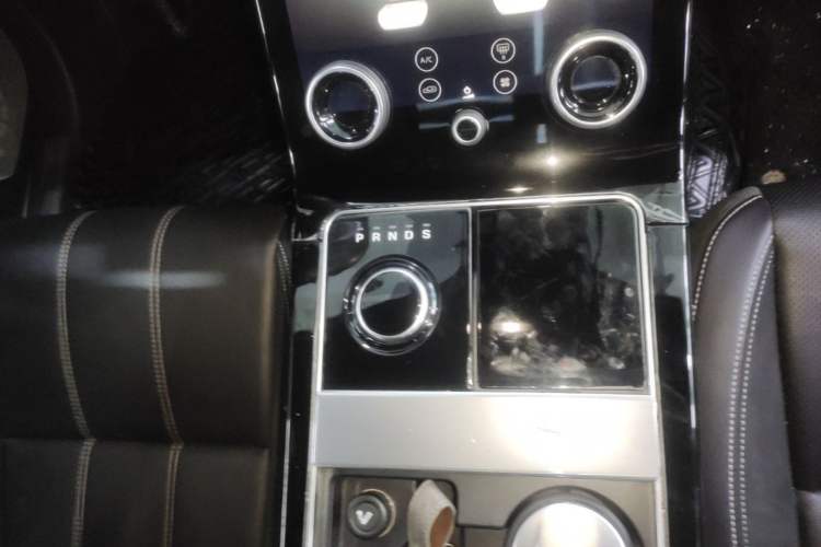 Used Land Rover Range Velar 2018 P380 R-DYNAMIC SE Gear Lever