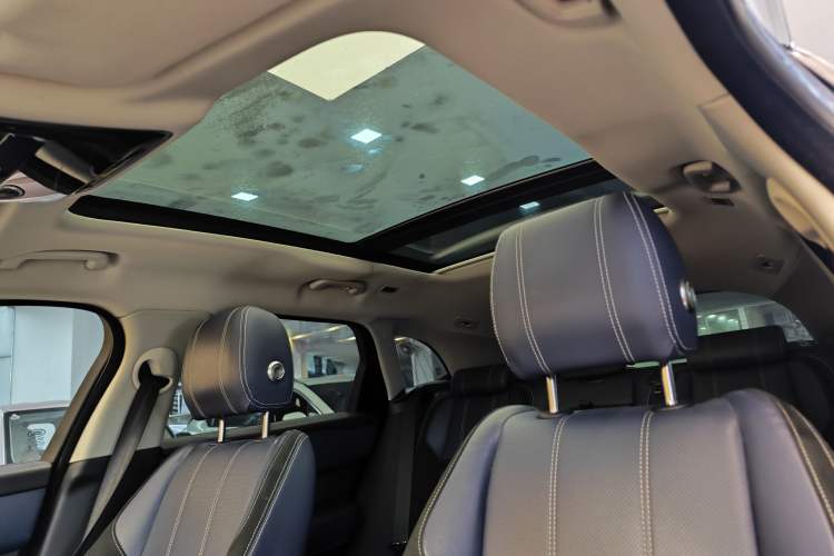 Used Land Rover Range Velar 2018 P250 S Interior 10