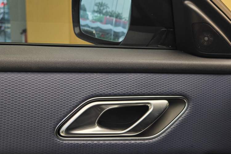 Used Land Rover Range Velar 2018 P250 S Interior 11