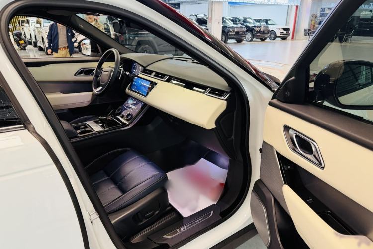 Used Land Rover Range Velar 2018 P380 R-DYNAMIC SE Interior 7