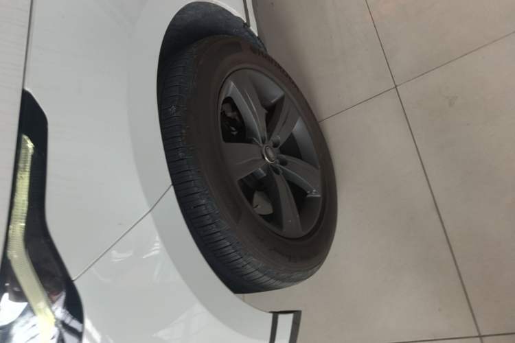 Used Land Rover Range Velar 2018 P300 R-DYNAMIC S Left Front Wheel Hub