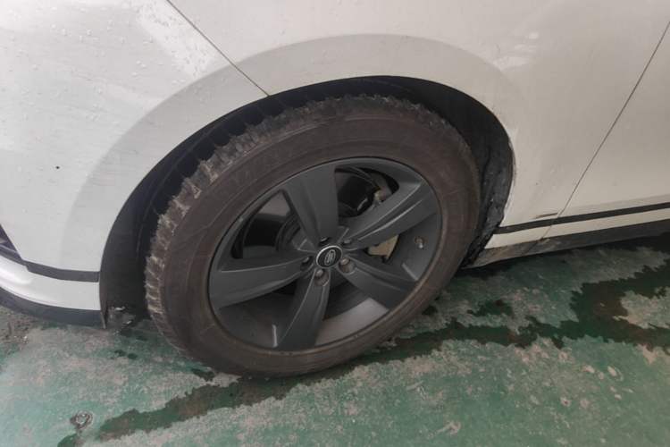Used Land Rover Range Velar 2018 P380 R-DYNAMIC S Left Front Wheel Hub