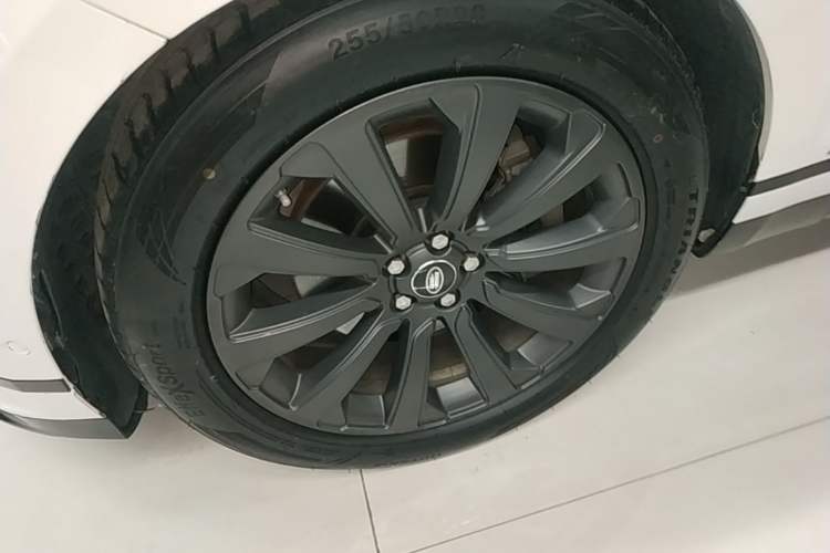 Used Land Rover Range Velar 2018 P380 R-DYNAMIC SE Left Front Wheel Hub