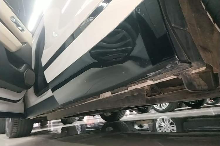 Used Land Rover Range Velar 2018 P380 R-DYNAMIC SE Left Side Sill