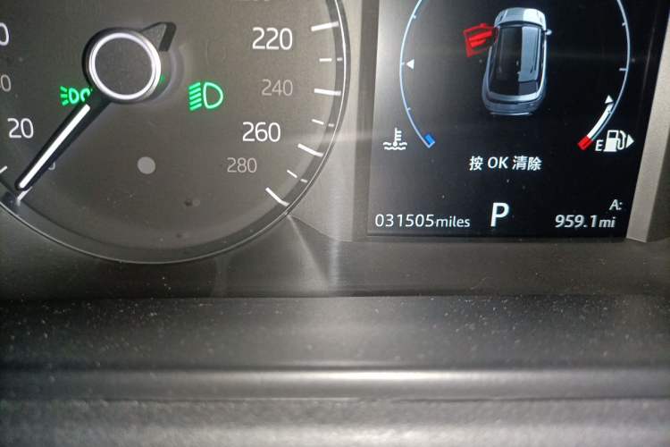 Used Land Rover Range Velar 2018 P250 S Odometer Close Up