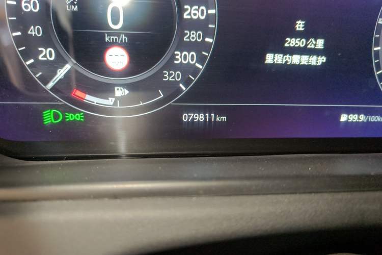 Used Land Rover Range Velar 2018 P380 R-DYNAMIC SE Odometer Close Up