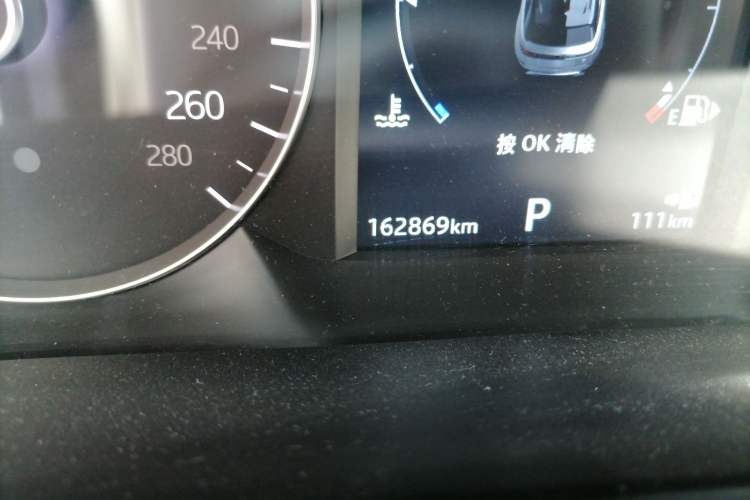 Used Land Rover Range Velar 2018 P250 S Odometer Close Up