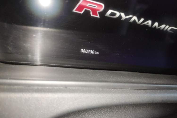 Used Land Rover Range Velar 2018 P380 R-DYNAMIC SE Odometer Close Up