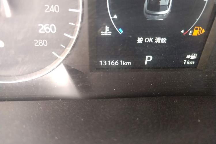 Used Land Rover Range Velar 2018 P250 S Odometer Close Up